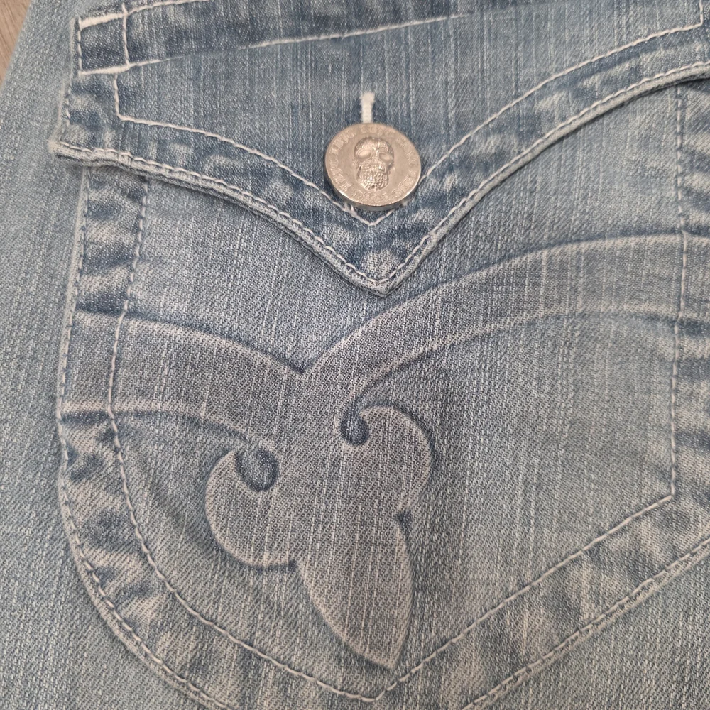 Laguna Beach Jean Co. Women’s Acid Wash Skull Studded Low Waist Straight Size 31 - Picture 5 of 15